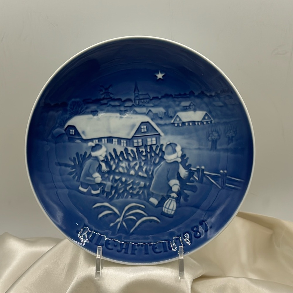 Bing and Grondahl 1982 Christmas Plate.